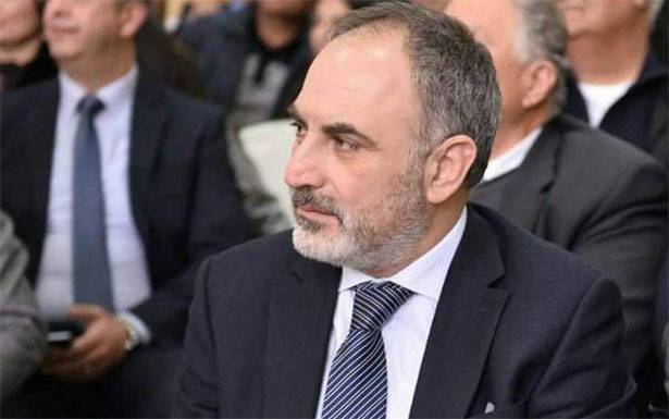أسود: العهر السياسي في أبهى حلله