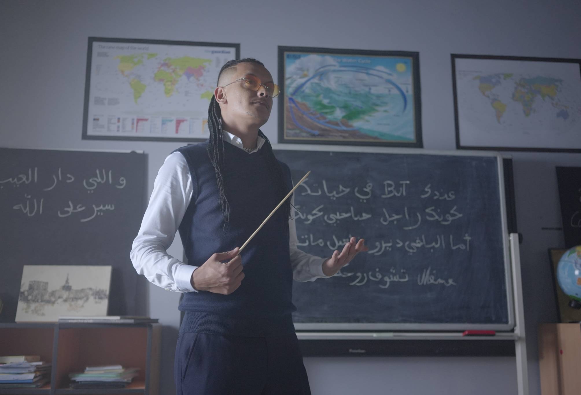 Rooofa يُقدّم مفتاحاً لعالم جديد في أغنية Madrassa
