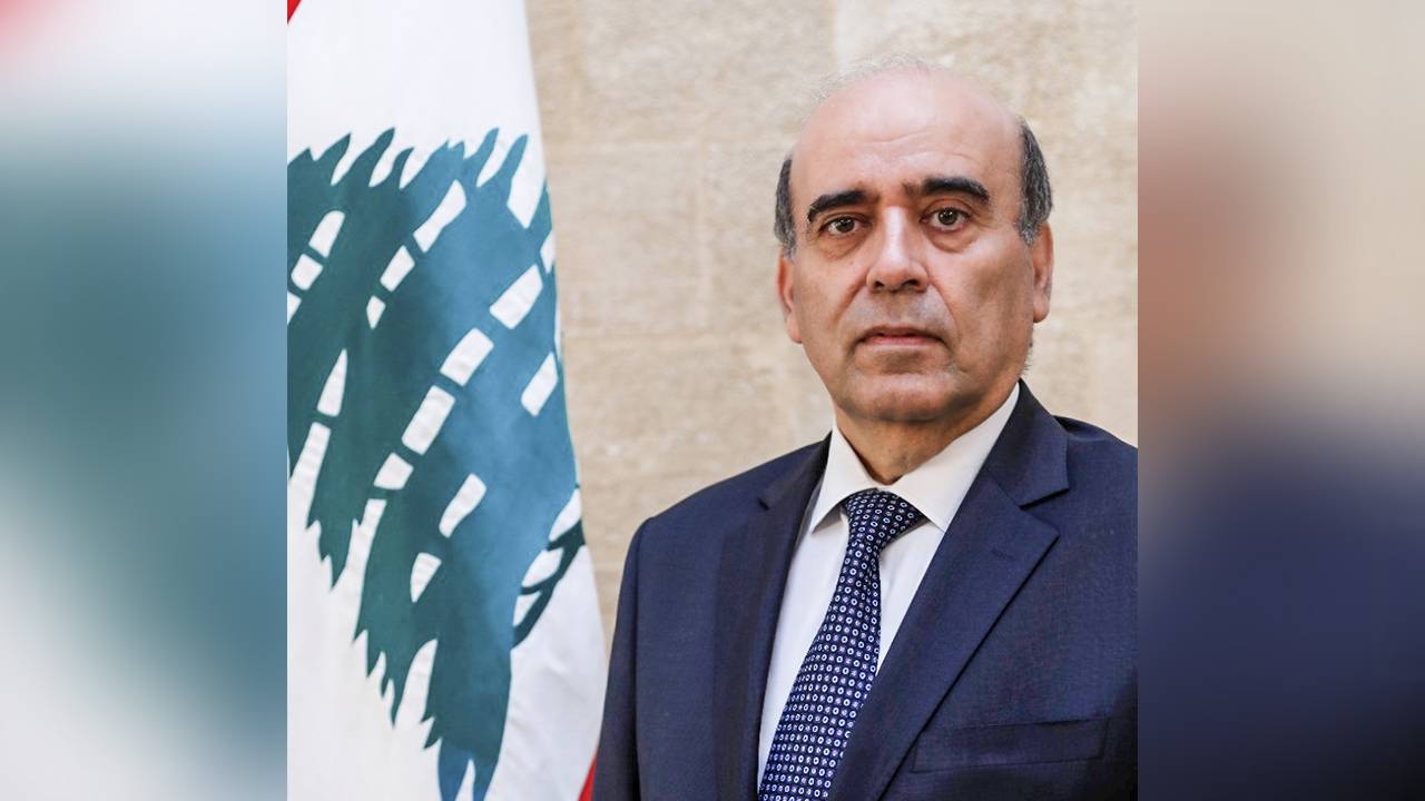 حريق مخيم بحنين.. وهبه دان التصريحات الخطيرة التي تنادي بحمل السلاح