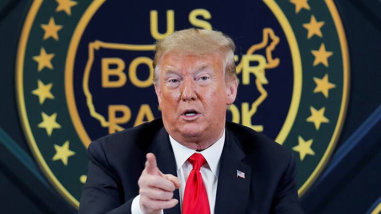 ترامب يمدد القيود على إصدار بطاقات "غرين كارد" وبعض أنواع التأشيرات