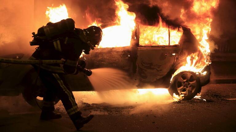 رأس سنة في فرنسا.. إحراق نحو 60 سيارة ومصرع شخص بألعاب نارية