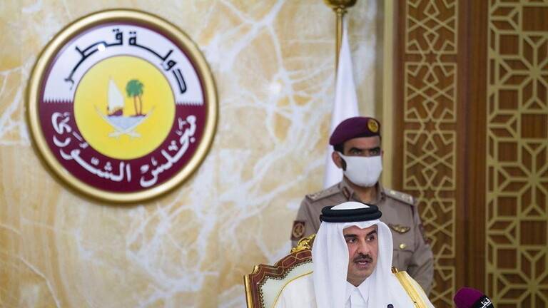 أمير قطر  غادر الى السعودية لحضور القمة الخليجية