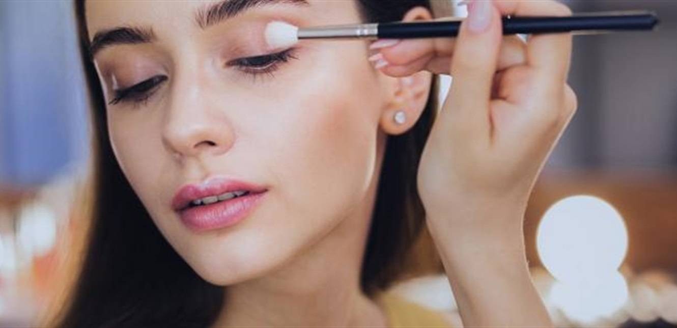 احذري هذه الأخطاء عند استخدام فرشاة المكياج