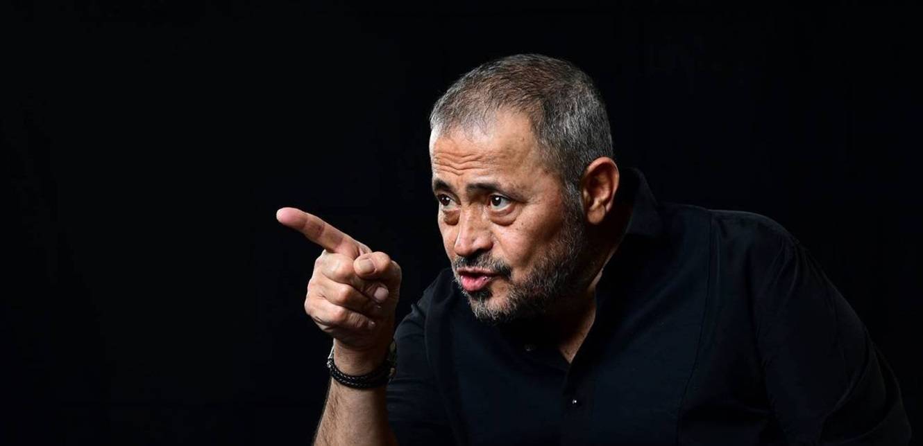 فيديو يظهر طرافة جورج وسوف أثناء لقاء معجبيه: "باي باي كورونا"