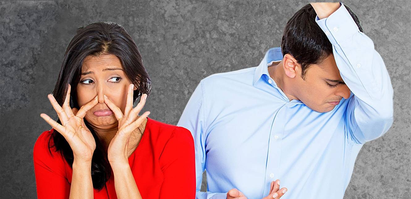 قد لا تعرفون أن هذه الأطعمة تسبب رائحة الجسم الكريهة