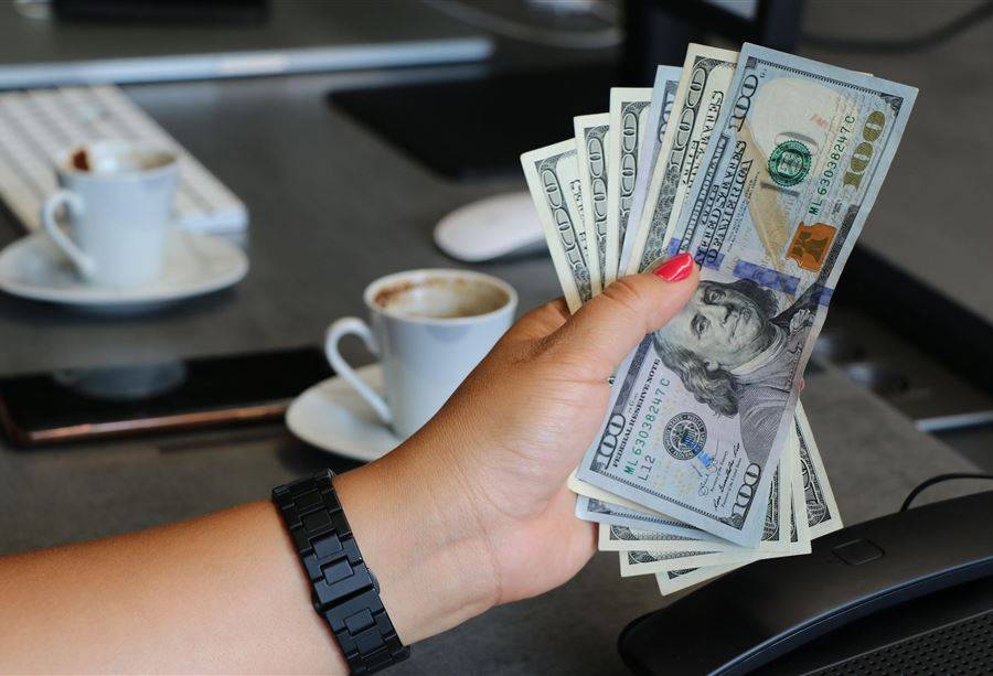 كيفَ أقفل دولار السوق السوداء؟