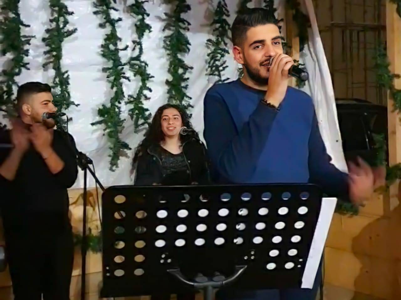 رولان مهنا يواجه العقبات بحبّ وإيجابية في بيروت!