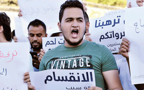 حماس تتنازل عن شرط الانتخابات المتزامنة مقابل ضمانات دولية... وقطار المصالحة ينطلق مجددا