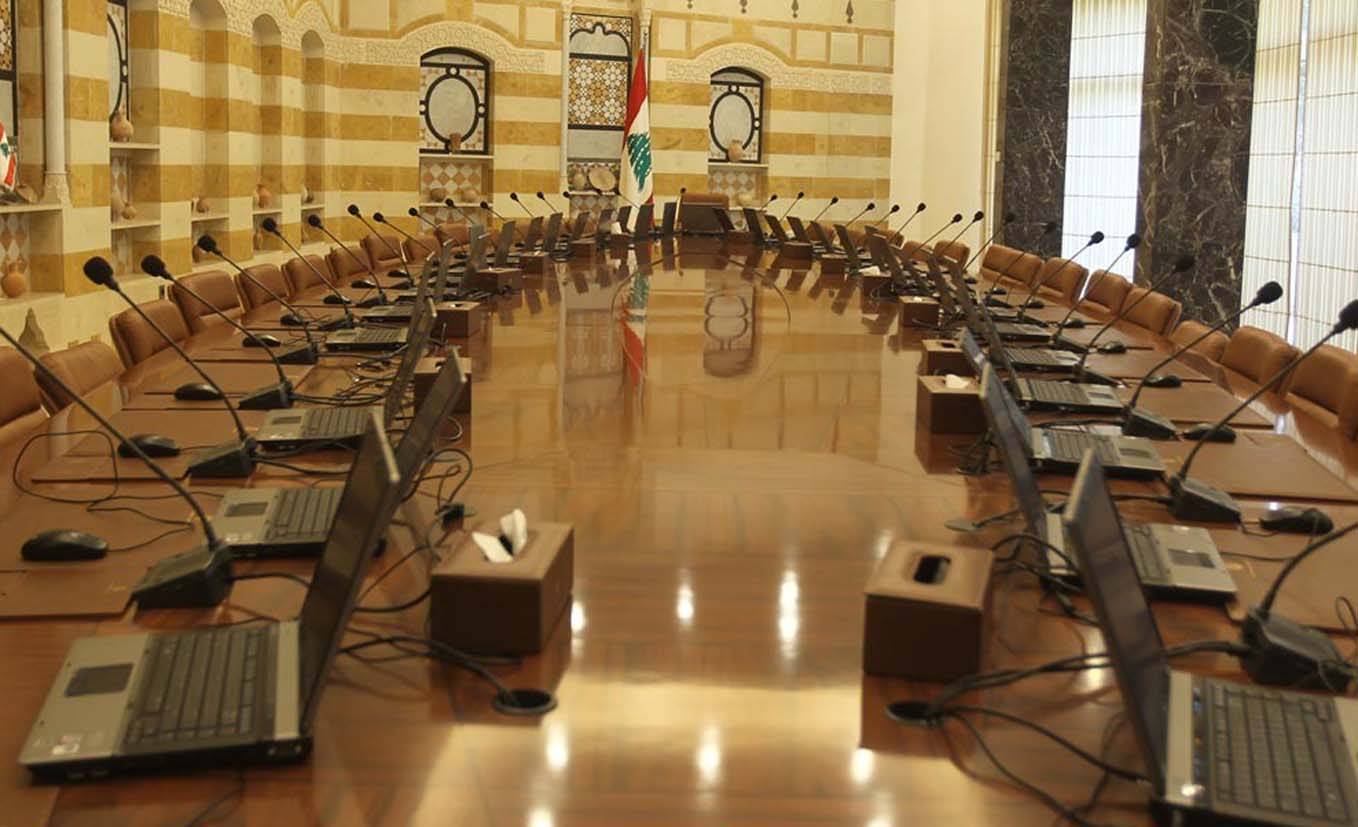 حكومة تصريف الأعمال في مهبّ «كورونا» والاقتصاد .. والصراع اختفى مرحلياً مع «بيت الوسط»