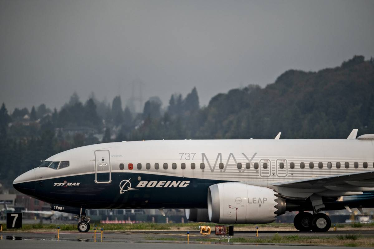 إندونيسيا تقول إنها فقدت الاتصال بطائرة من طراز بوينغ 737