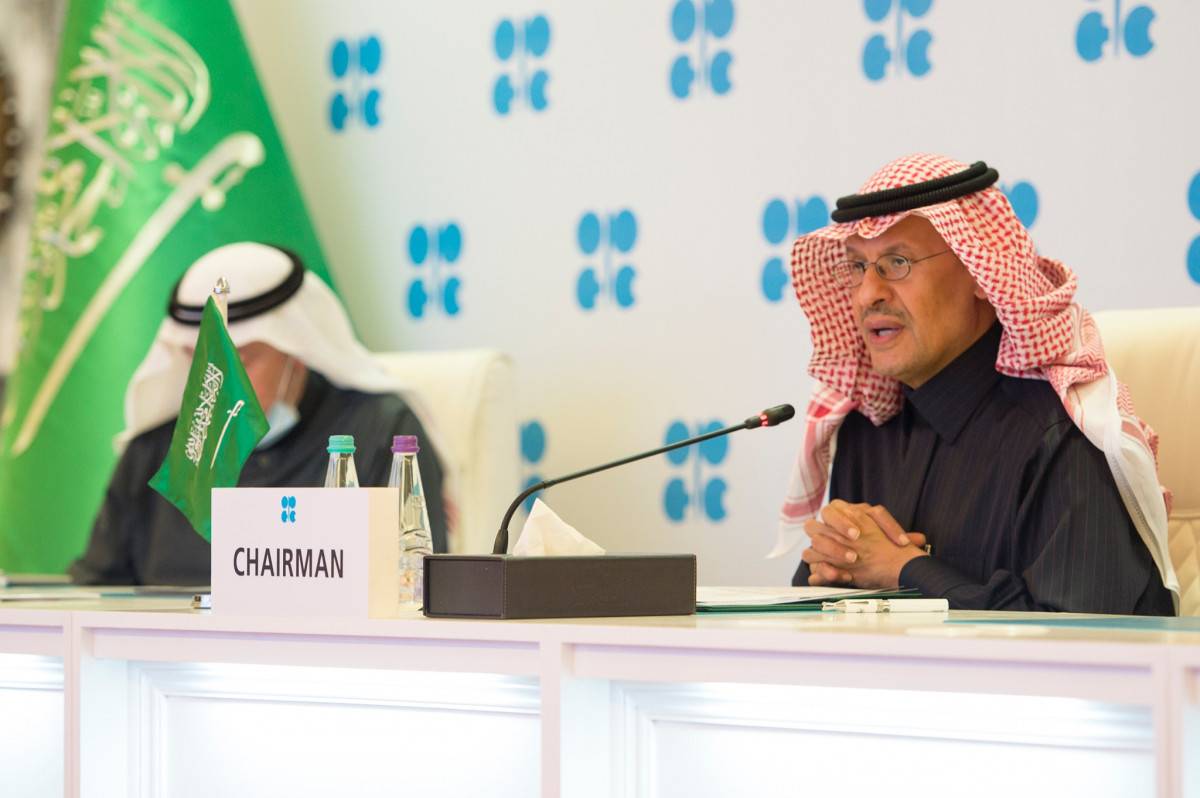 السعودية تفاجيء السوق بخفض إنتاج النفط مليون برميل يومياً لشهرين