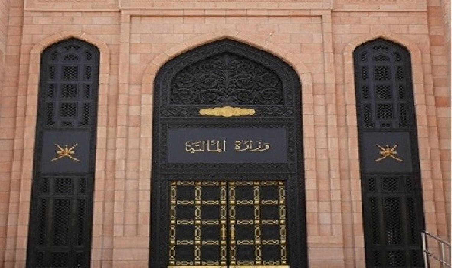 عُمان تبدأ تطبيق ضريبة القيمة المضافة في أبريل وتستثني 94 سلعة غذائية