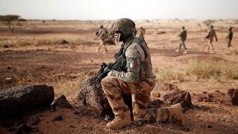 إصابة 6 جنود فرنسيين بجروح متفاوتة الخطورة في هجوم انتحاري في مالي