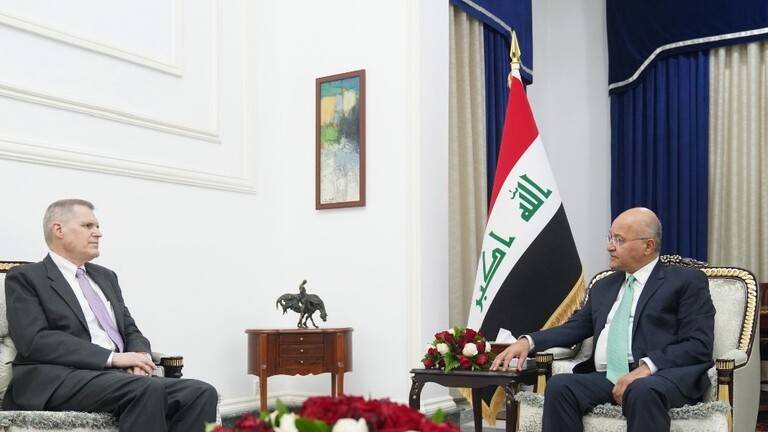 الرئيس العراقي والسفير الاميركي يؤكدان على أهمية تخفيف التوترات في المنطقة