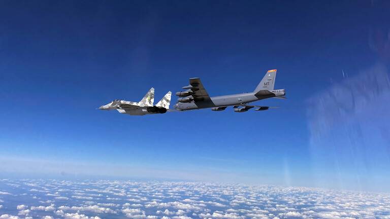 الجيش الأميركي يرسل قاذفتين من طراز B-52 إلى الشرق الأوسط