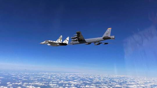 الجيش الأمريكي يرسل قاذفتين من طراز B-52 إلى الشرق الأوسط