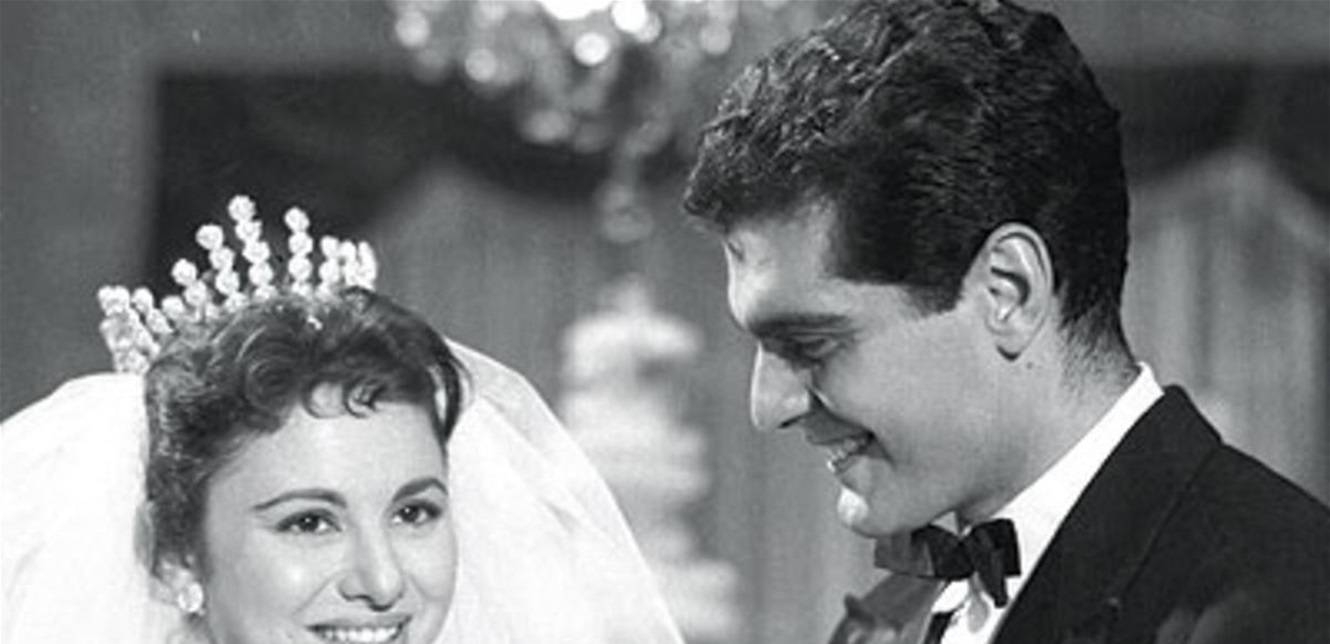 صورة نادرة.. عمر الشريف وفاتن حمامة يمضيان شهر العسل في باريس منذ 66 عاماً