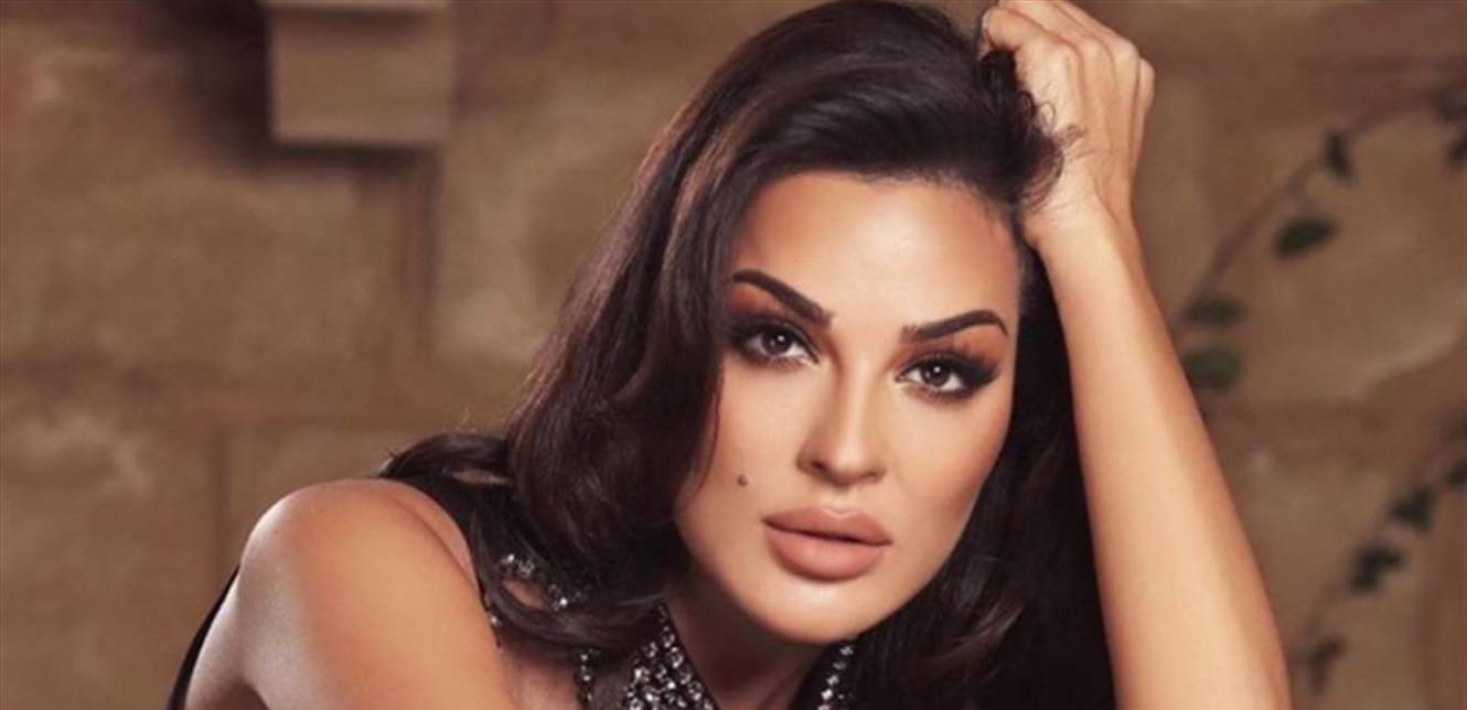 نادين نسيب نجيم تنشر سيلفي من داخل سيارتها.. لمن قالت "انتبهوا على حالكم"؟