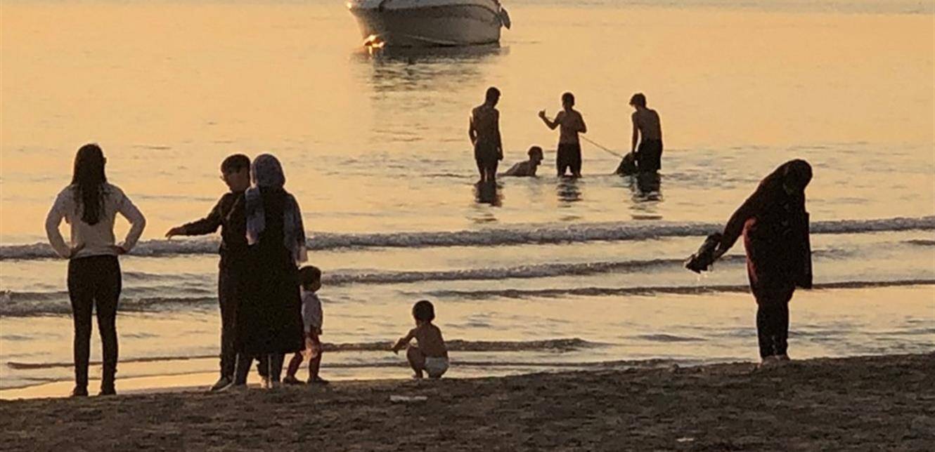 شرطة بلدية صور أخلت الشاطىء من الرواد