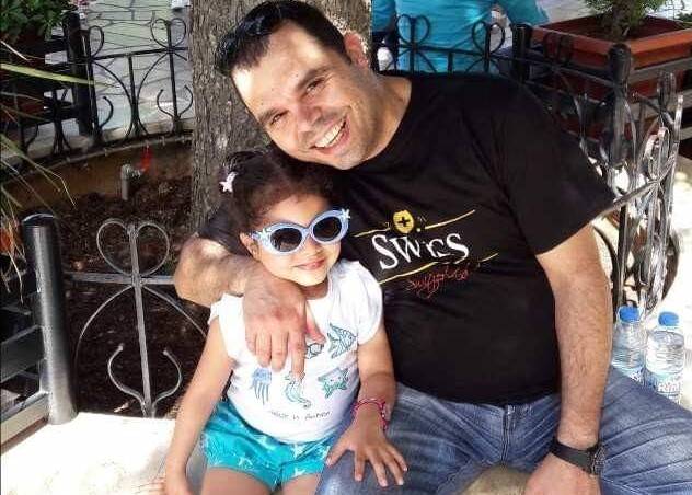 كورونا يودي بحياة شاب ويحرم طفلته الوحيدة من حضن ابيها وسندها الوحيد
