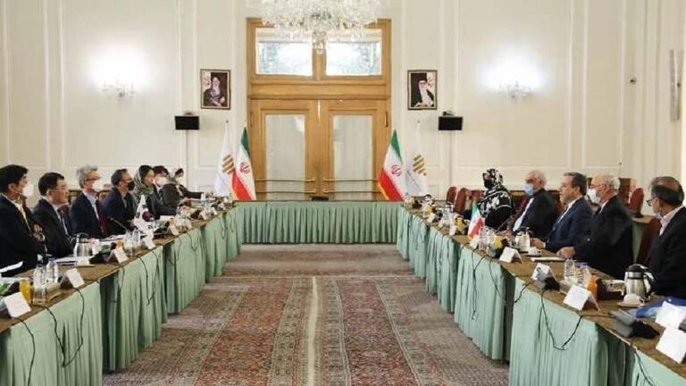 طهران تدعو سيئول لعدم تسييس احتجاز الحرس الثوري ناقلة كورية جنوبية في الخليج