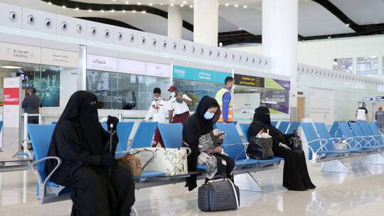 مصادر: السعودية تعلق خطط تمويل توسعة مطار الرياض