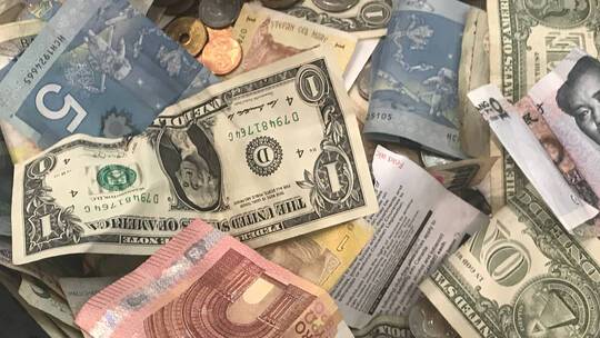 أكثر عملة مقومة دون قيمتها في العالم