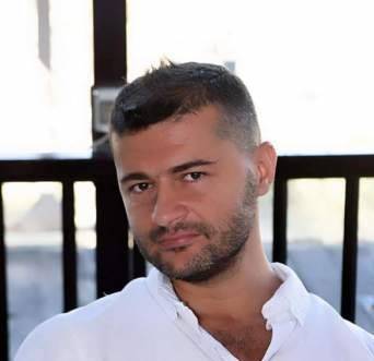 جان فريسكور مكرّماً من مصر
