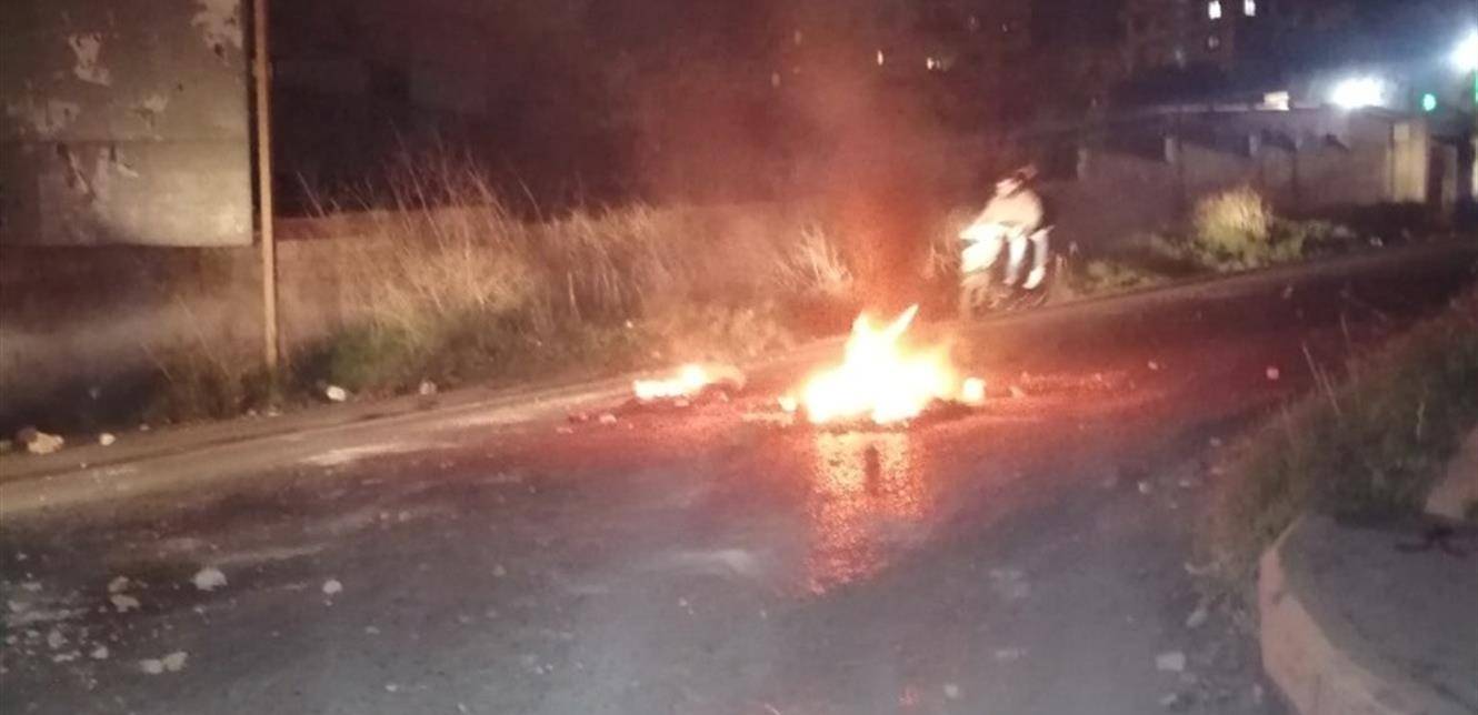 بعد قطعها من قبل محتجين.. إعادة فتح الطريق في البداوي