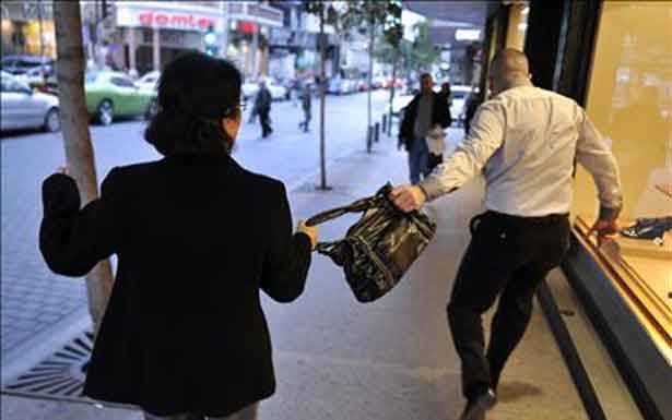 عوامل الانهيار كاملة... ارتفاع قياسي في عداد الجرائم والسرقات الفلتان الأمني في ذروته... والأجهزة الأمنية تواجه باللحم الحي