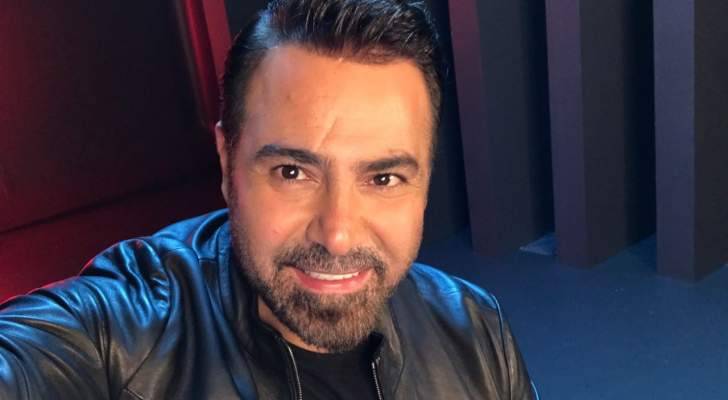 عاصي الحلاني يتعرض لهجوم كبير بسبب تلقيه اللقاح وفارس كرم يدعمه