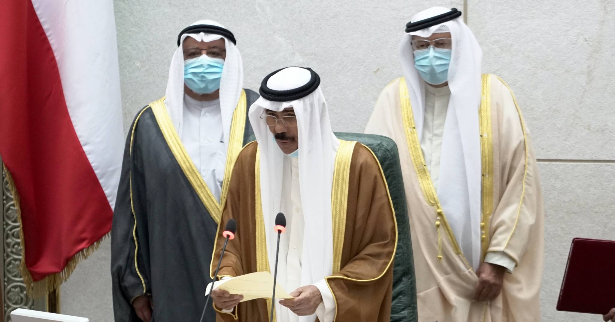 أمير الكويت يقبل استقالة الحكومة ويدعوها لتصريف الأعمال