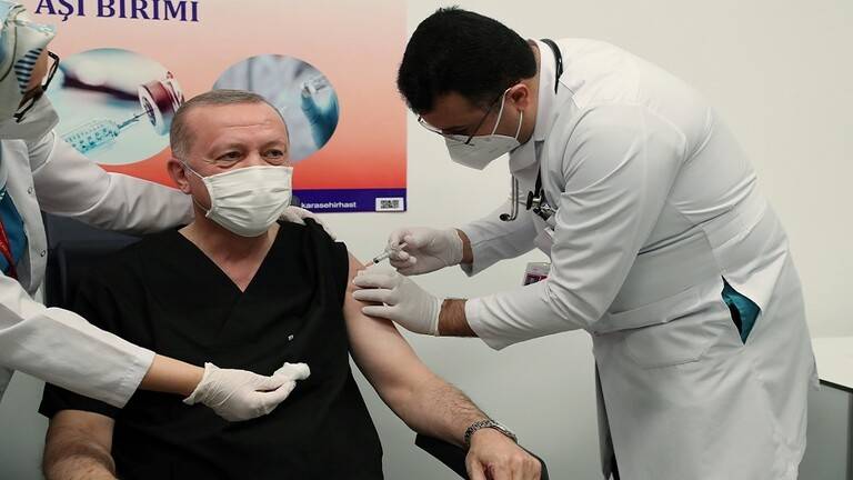 بعد يوم من تلقيه لقاح كورونا.. أردوغان يكشف عن حالته الصحية