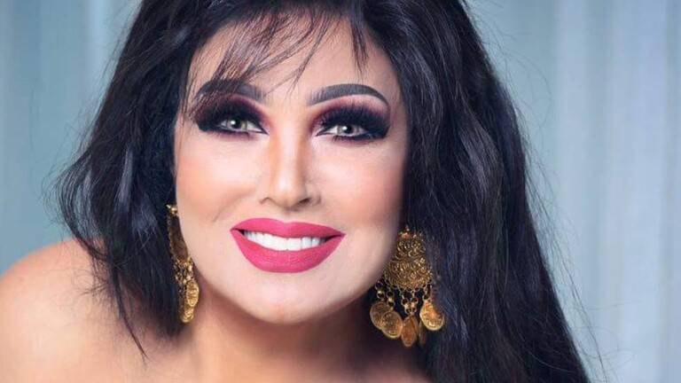 فيفي عبده تنهي الجدل حول ارتدائها الحجاب