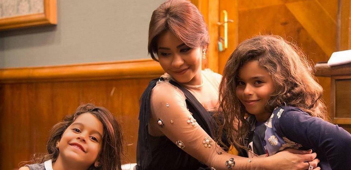 ابنتا شيرين عبد الوهاب حديث الجمهور.. شاهدوا رقصهما (فيديو)
