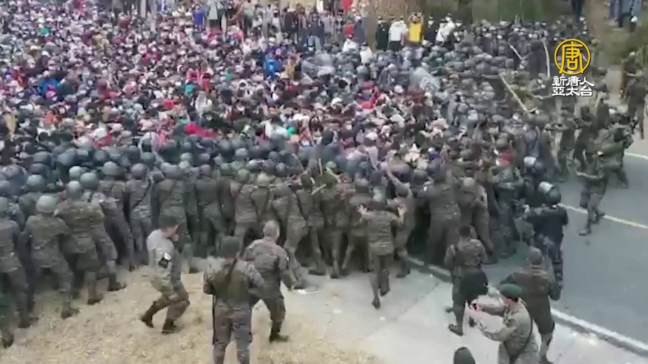 آلاف المهاجرين يحاولون شق صفوف الجيش الغواتيمالي لبلوغ الحدود الأميركية