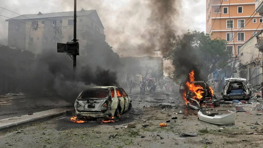 مقتل 4 أشخاص بينهم مسؤولان جراء تفجير بضواحي مقديشو