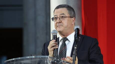 تطعيم سفير سويسرا السابق في موسكو بلقاح "سبوتنيك V"