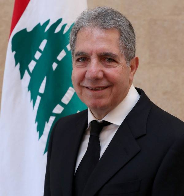 وزني وقع مشروع مرسوم لتمديد مفعول براءات الذمة تسهيلا للامور المتعلقة بأجهزة التنفس الاصطناعي
