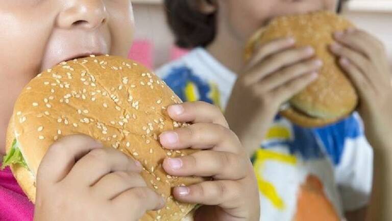 الإجهاد يجعلنا نندفع نحو الوجبات المسببة للسمنة!