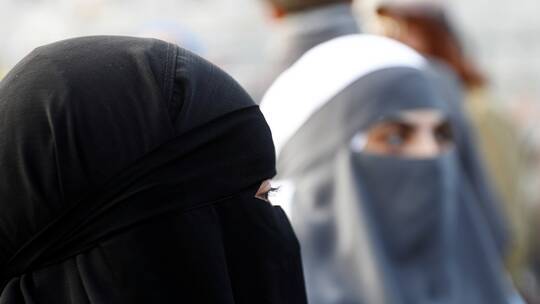 استطلاع: 63 بالمئة من السويسريين يؤيدون حظر النقاب في الأماكن العامة