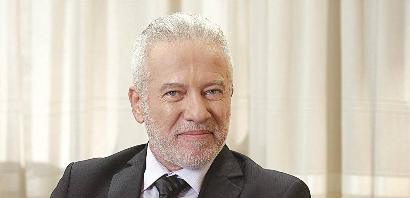 بعد وضعه على آلة الأوكسجين بسبب مضاعفات كورونا.. ممثلة تنشر صورها مع فادي ابراهيم وتطمئن!