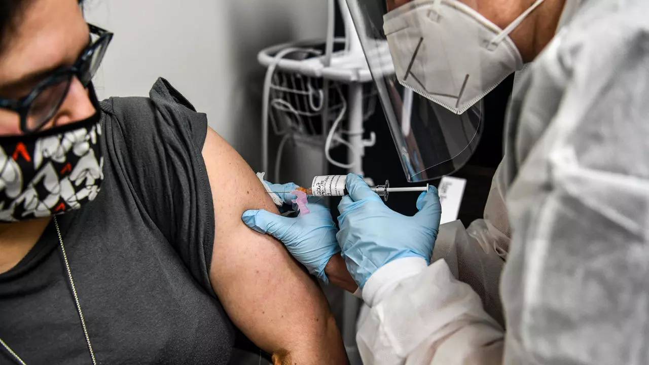 جونسون: السلالة الجديدة ل «كورونا» تعتبر أكثر فتكاً...