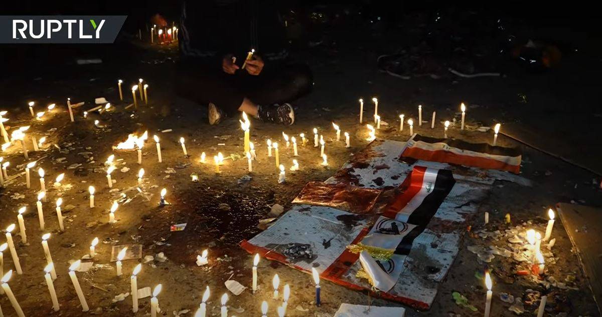 سكان بغداد يضيئون الشموع حدادا على أرواح ضحايا التفجير الانتحاري المزدوج