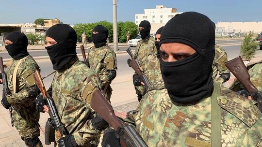 حرس المنشآت النفطية في ليبيا يسمح باستئناف العمل في ميناءين رئيسيين
