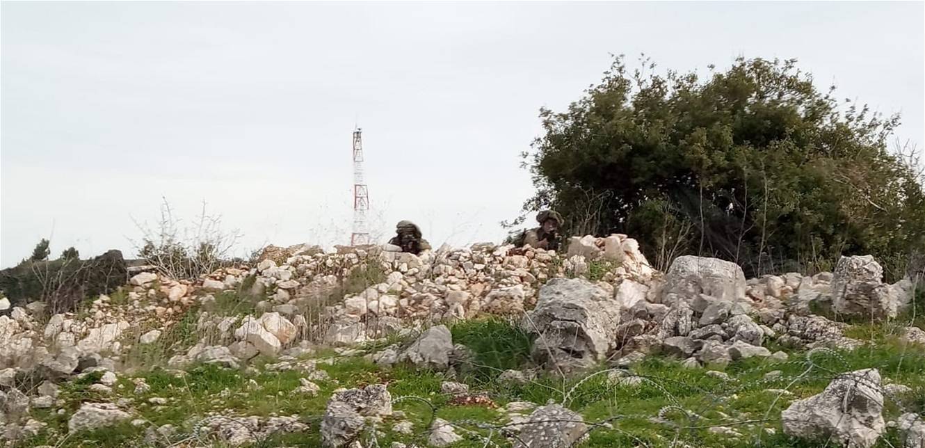 دبابة معادية خرقت السياج في محلة كروم الشراقي في ميس الجبل