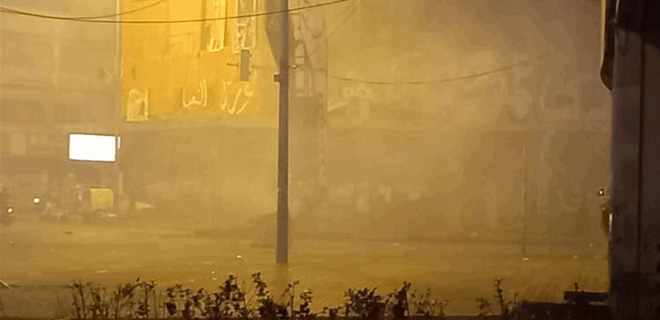 القوى الأمنية تمطر ساحة النور بالقنابل المسيلة للدموع (فيديو)