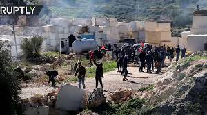 اشتباكات بين متظاهرين فلسطينيين وقوات الاحتلال احتجاجا على إنشاء مستوطنات جديدة شرقي رام الله