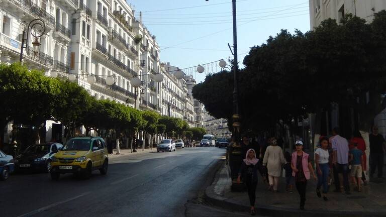 متى تعود الجزائر إلى حالتها الطبيعية ويتمّ رفع الحجر نهائيا؟