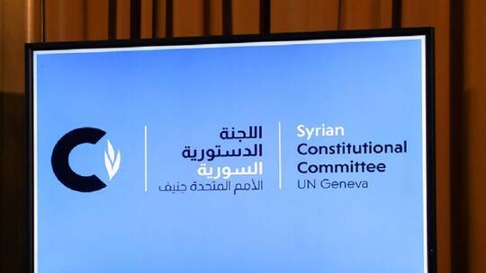 عضو في اللجنة الدستورية السورية يعلن استقالته